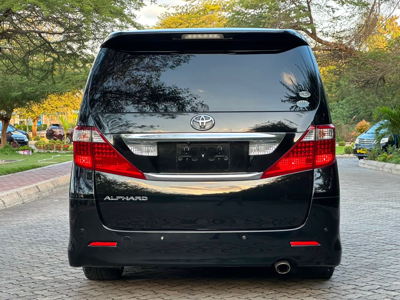 ALPHARD thumbnail 2